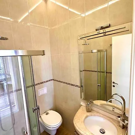 Sea View Apartment With Veranda 아파트 *