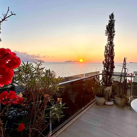 Sea View Apartment With Veranda 아파트 *
