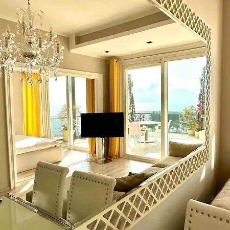 Sea View Apartment With Veranda Vlorë