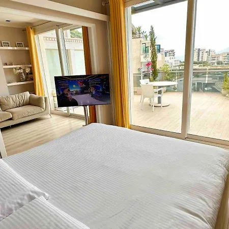 Sea View Apartment With Veranda Vlorë