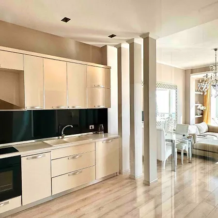 Sea View Apartment With Veranda 아파트