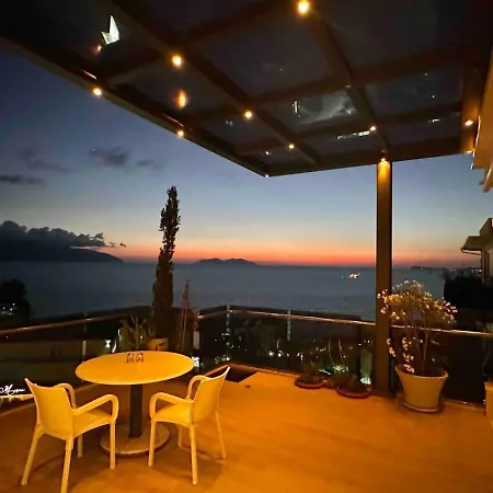 아파트 Sea View Apartment With Veranda